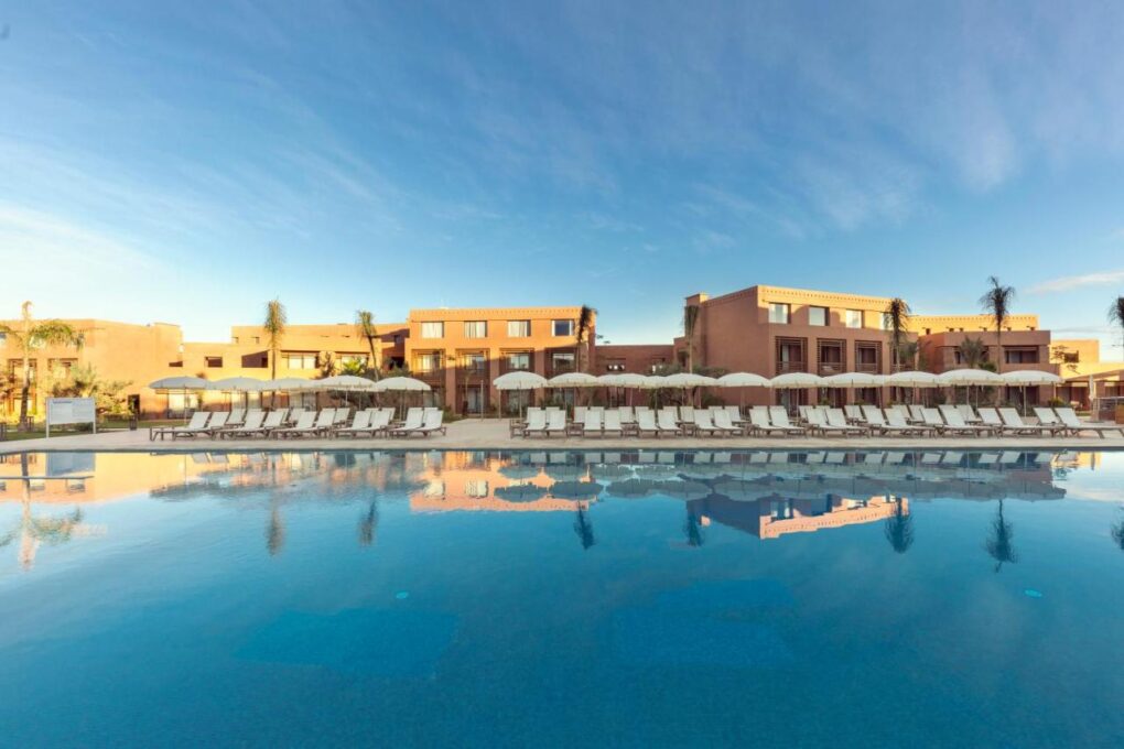 Be Live Experience Marrakech Palmeraie piscina y terraza