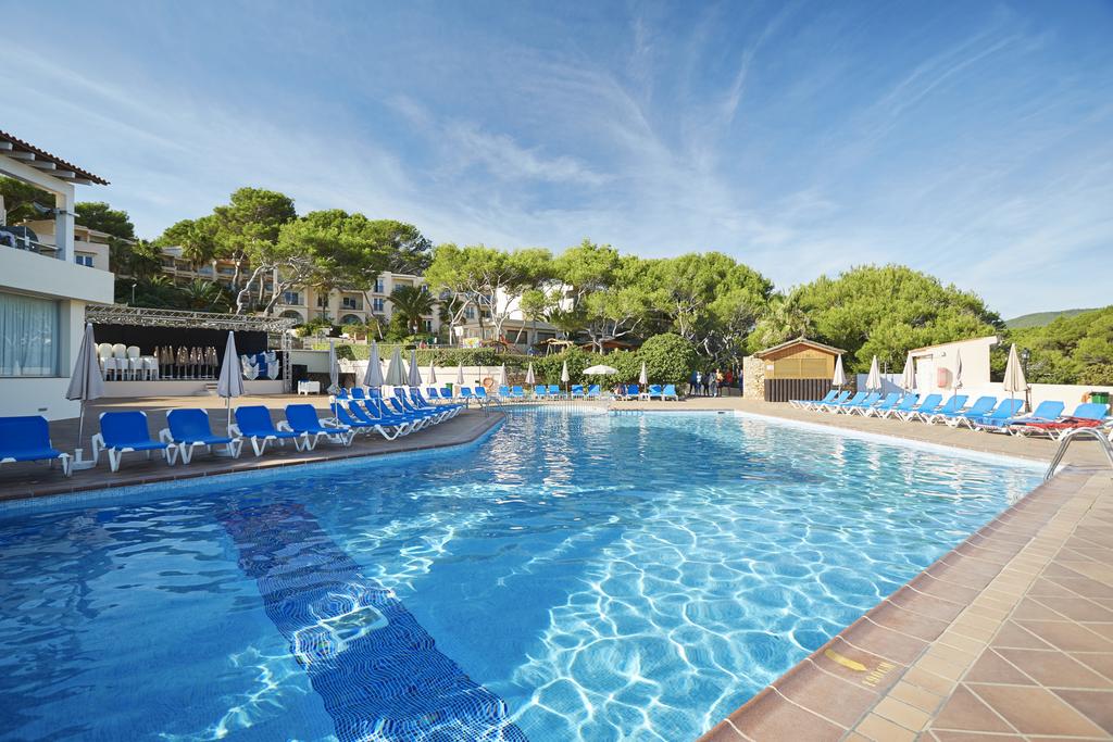 Invisa Hotel Cala Blanca piscina