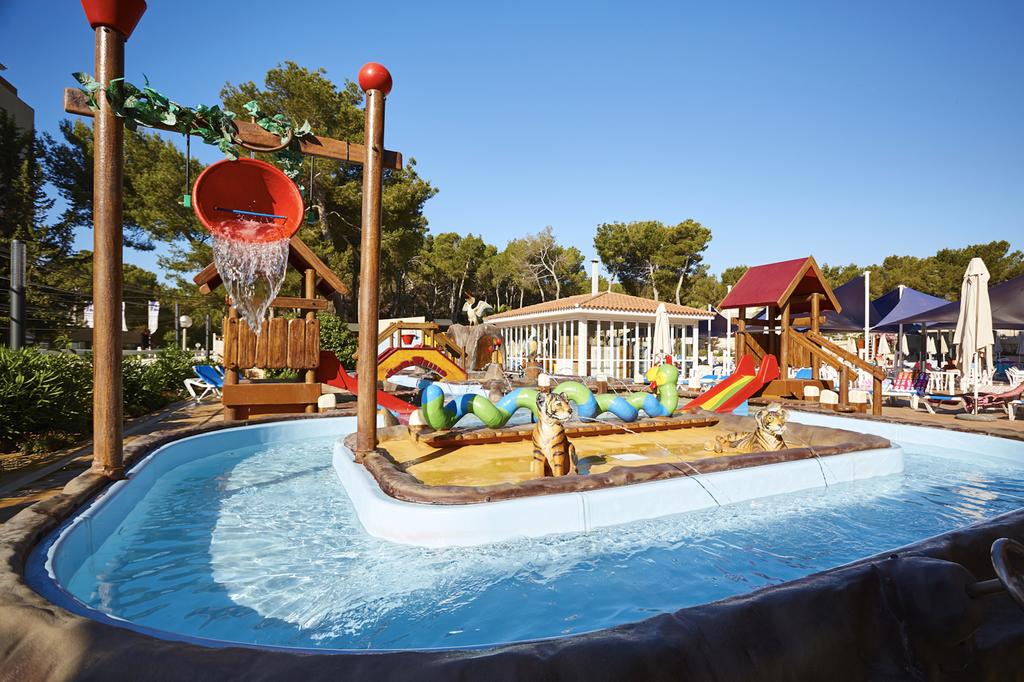 Invisa Hotel Ereso piscina infantil