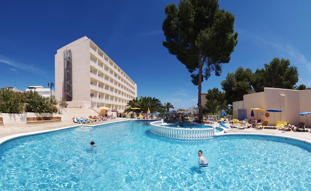 Invisa Hotel Ereso piscinas 2