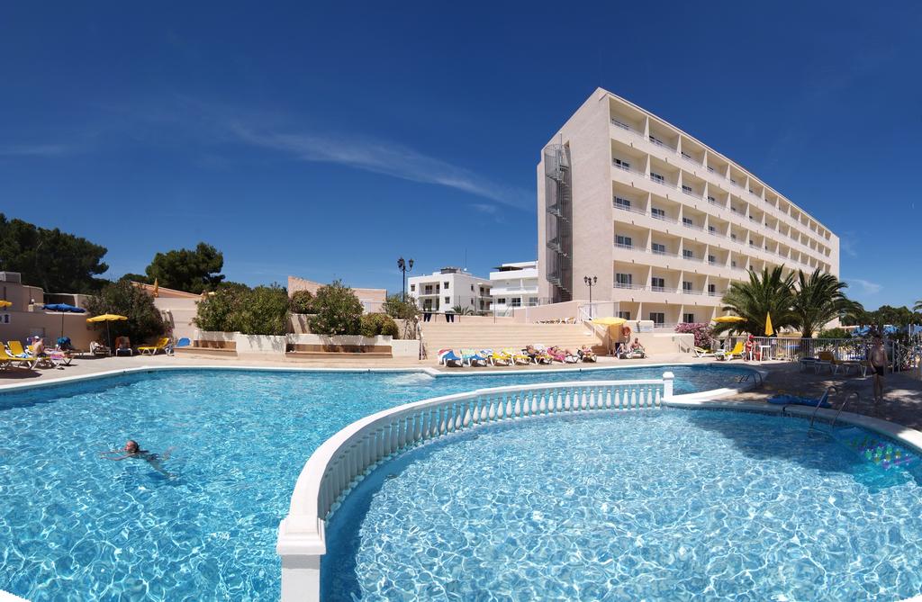 Invisa Hotel Ereso piscinas