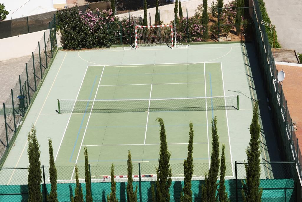 Invisa Hotel Ereso pista de tenis