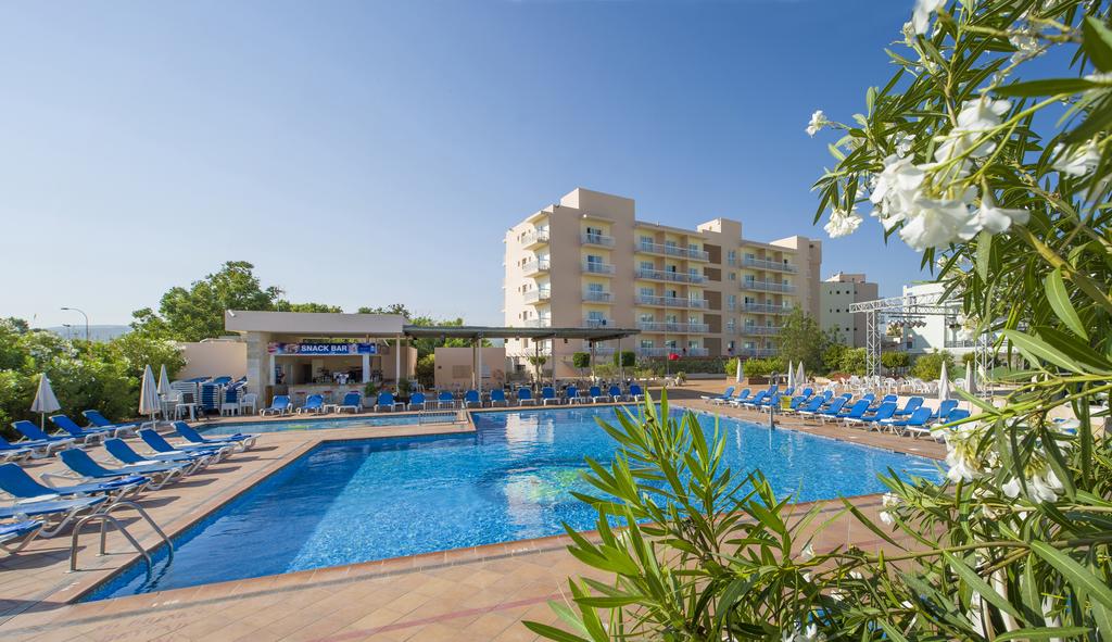 Invisa Hotel Es Pla piscina 3